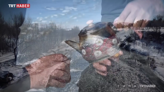 Deli Çayı buz tuttu, vatandaşlar üstünde çay keyfi yaptı